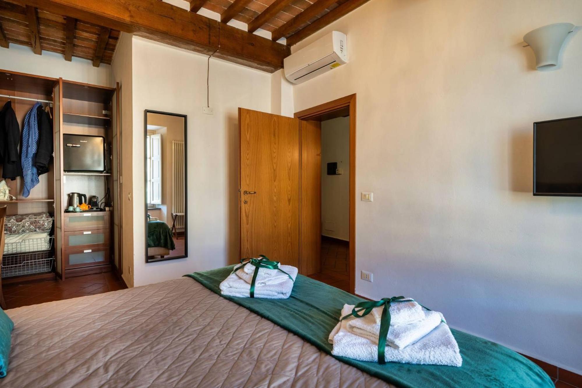 La Dimora Nell'Anfiteatro Superior Room And Apartment Lift Air Conditioning Lucca Buitenkant foto